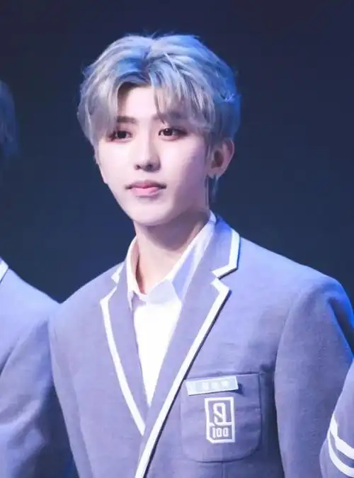 蔡徐坤有多富蔡徐坤参加晚宴炫富