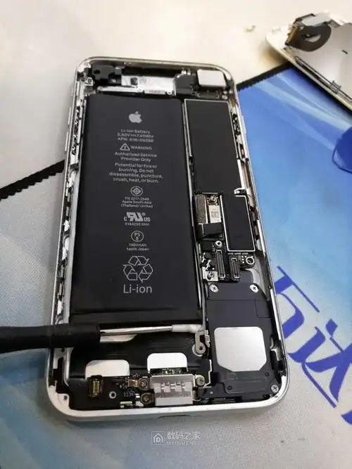 拆个苹果7换电池. - 拆机乐园 数码之家