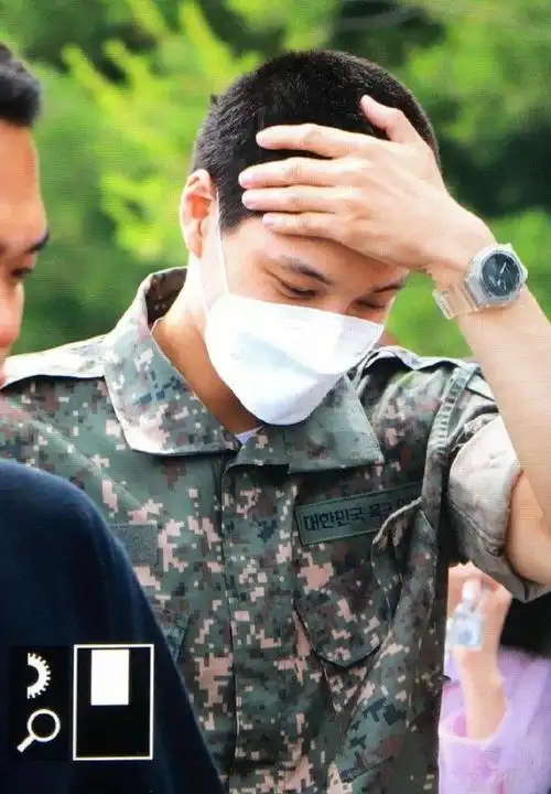 图exo金钟仁出席新兵训练结业仪式将正式服务于公益事业