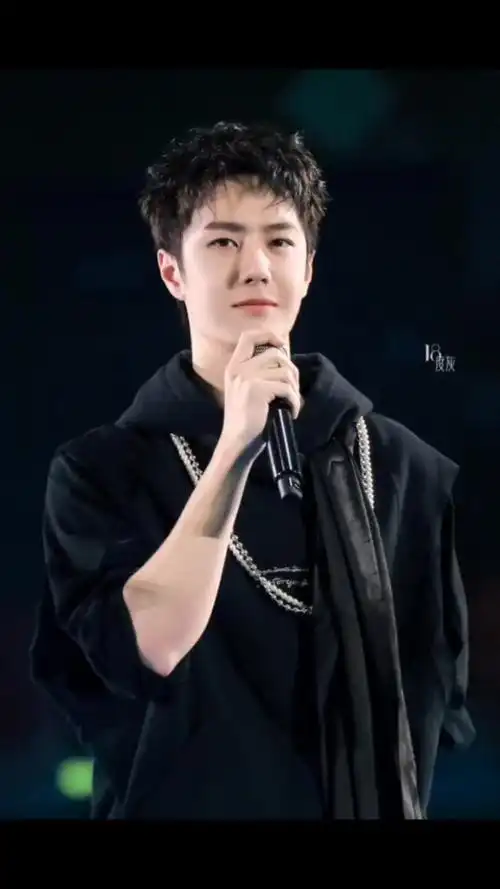 王一博,你的笑容治愈而美好,只要看一眼,就觉得可以再爱这人间一次.