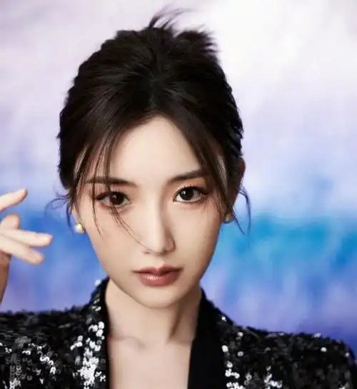 毛晓彤最新盘发图片 时尚优雅超有气场_中国明星发型 - 美发站