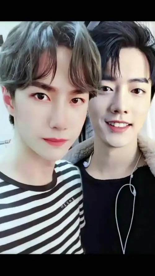 肖战王一博#分享一组,一博和战战的合影-度小视