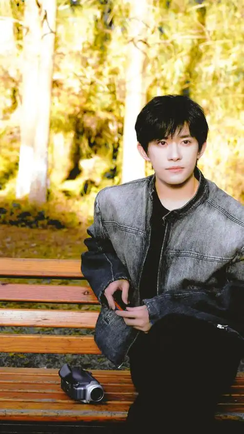 易烊千玺春日大片