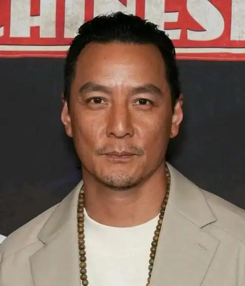 48岁吴彦祖颜值回春