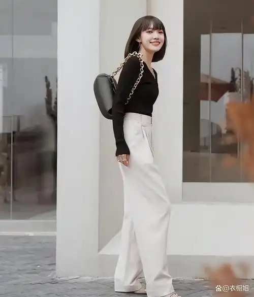 女人学会这几种搭配和技巧,白色裤子也能穿出时尚感