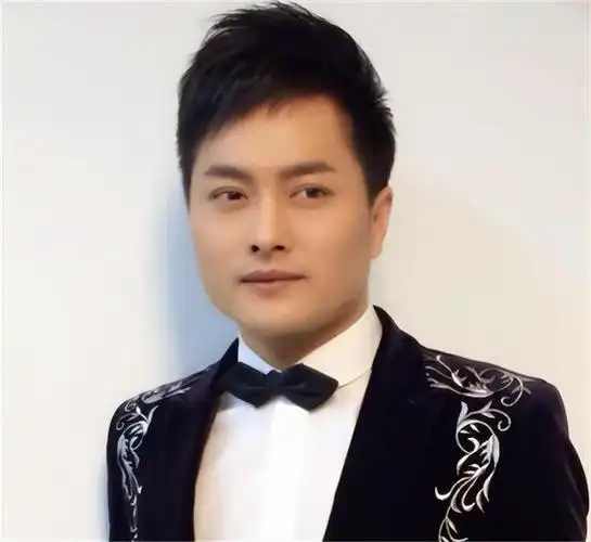 她是云飞前妻老公星光大道成名后和她离婚如今独自带女儿生活