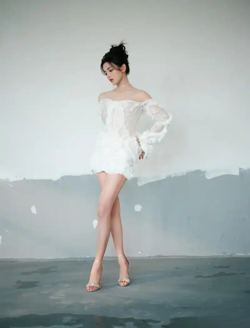 杨超越  美腿玉足合集,实在太诱人了[偷笑]