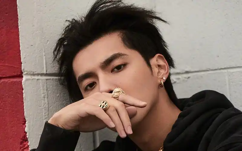 吴亦凡帅气高清桌面壁纸