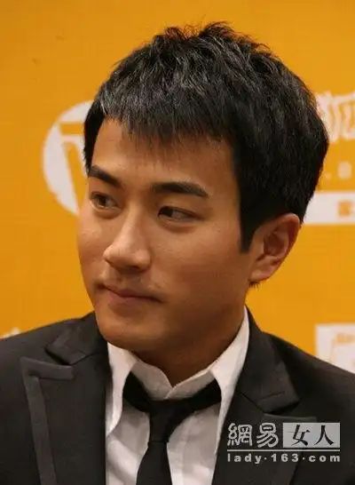 "威幂恋"惹人羡 看刘恺威潮男发型蜕变