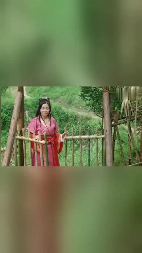 白蛇后传小青和鲍仁恩爱没想到暖暖看了不乐意转身就走了