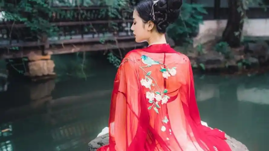 古风汉服美女户外冷艳高冷迷人写真,高清壁纸图片,大陆美女-回车桌面