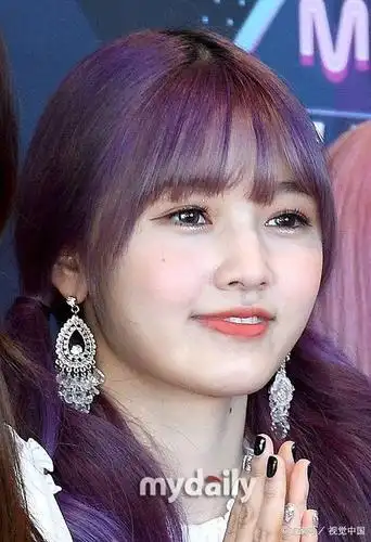 女团camila齐穿红裙秀美腿让人眼前一亮