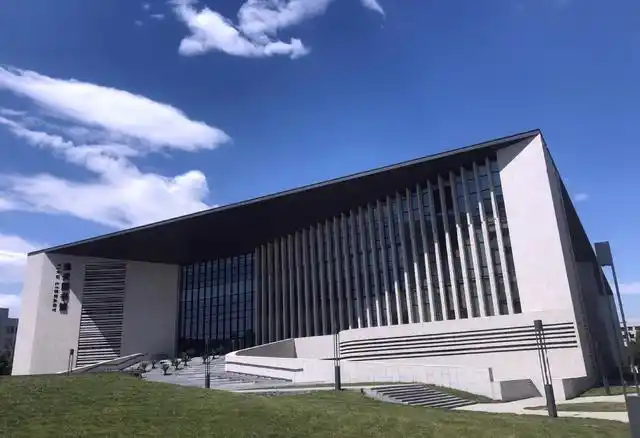 《百名摄影师聚焦脱贫攻坚》精选图片全国巡展在北京工业大学逸夫图书