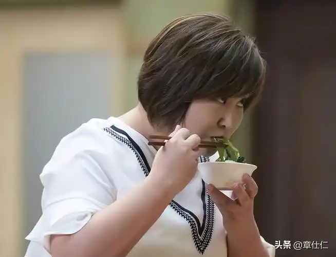 贾玲个人资料简介 贾玲全家福照-文化号