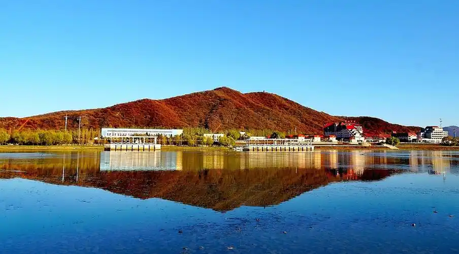 松花江,龙潭山秋色 - 吉林鱼翁 - 图虫