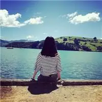 意境海边长发美女背影头像图