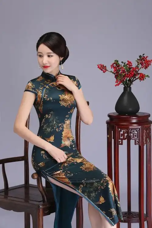 哈青色孔雀旗袍:内修外敛,描摹最美中国女人!