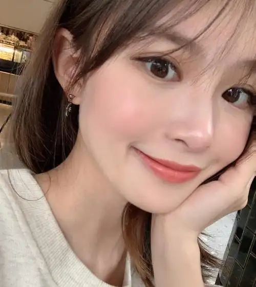 "素颜"和"化妆"的女人,皮肤差别有多大?这几点就能看出来!