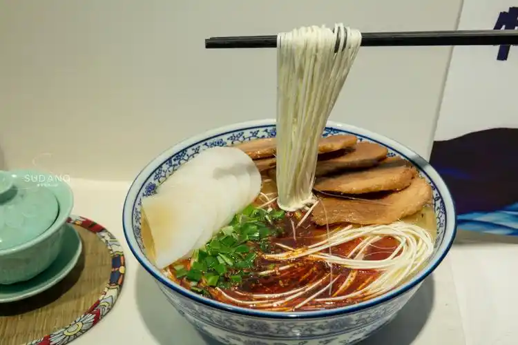 中国唯一被黄河穿过的省会城市,拥有2000余年历史,却很"没地位"_兰州