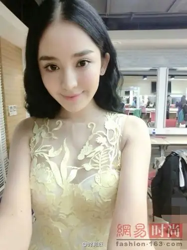 古力娜扎早期自拍又美又萌 还是胖点好