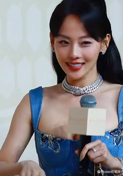 如今有不少人看了张嘉倪近期的出席宝格丽活动的状态,却吐槽她又矮又