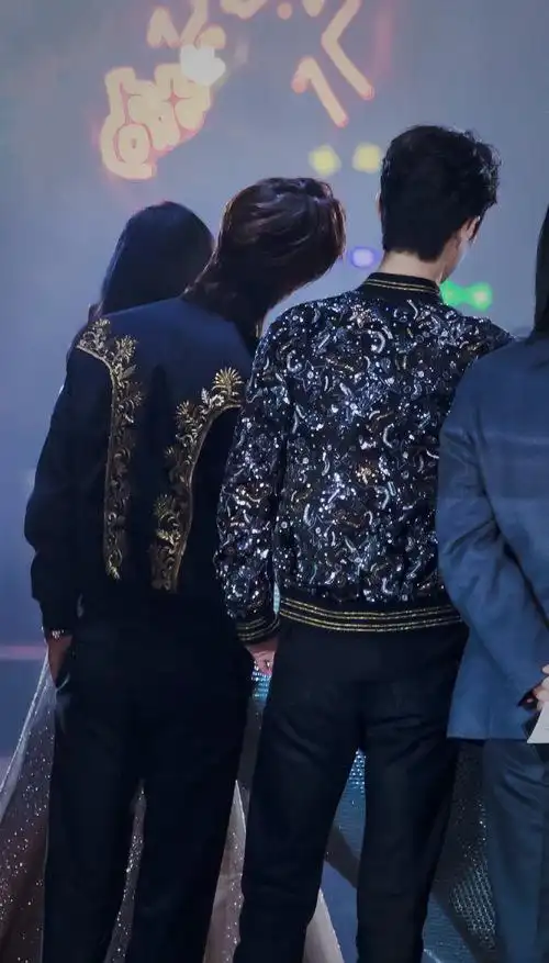 几张关于他们的背影照