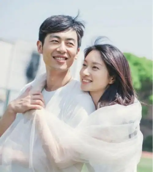 有网友表示:本来以为朱亚文这么帅的演员会有很多绯闻,但没想到一条