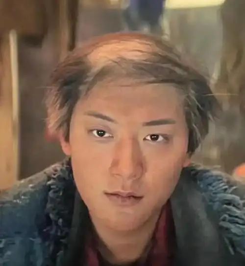 考古男明星以前的丑照谁还没年轻过哥以前也是非主流