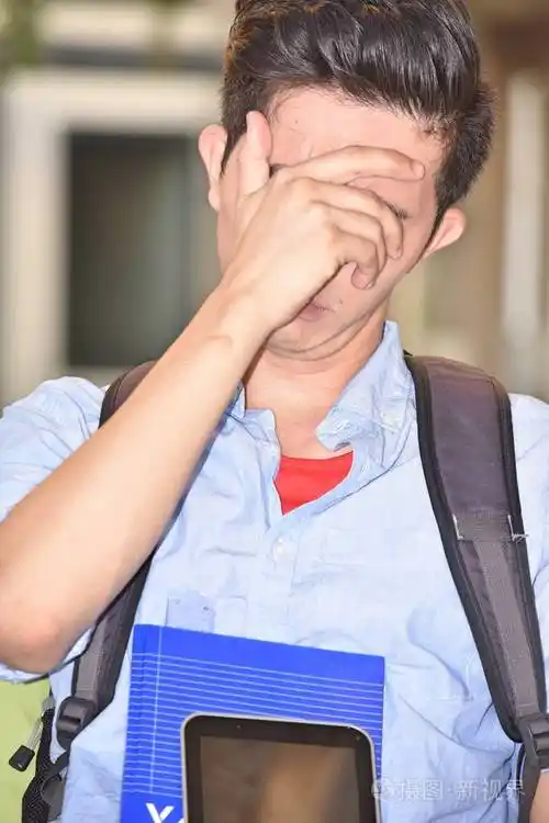 读书压力大的男生