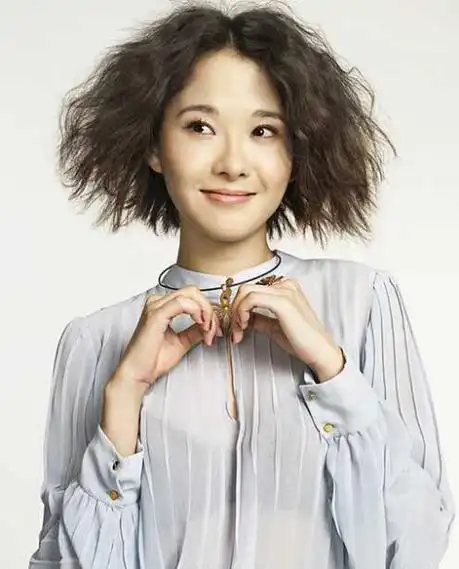 锡纸烫女士发型图片 蓬松随性的锡纸烫发型图片女 - 发型设计 - 领啦