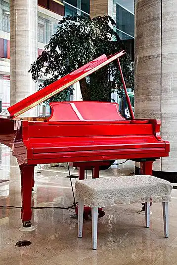 红色钢琴图片_红色钢琴高清图片_全景视觉