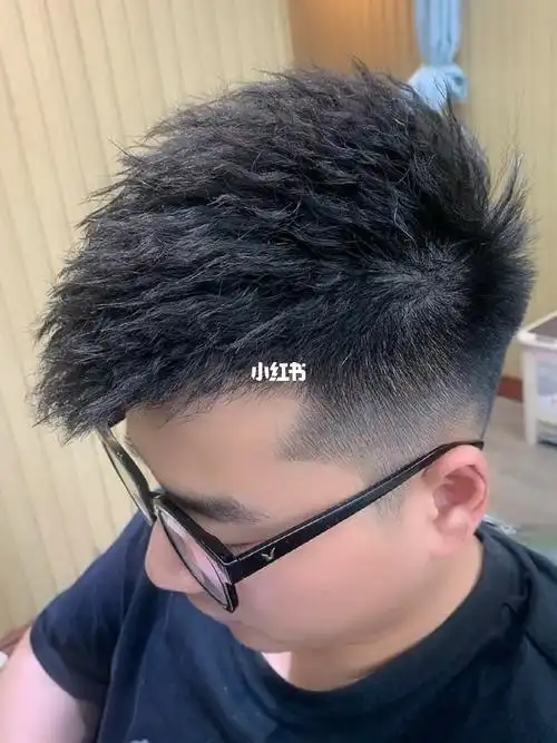 2021昆明最火的男士烫发锡纸烫