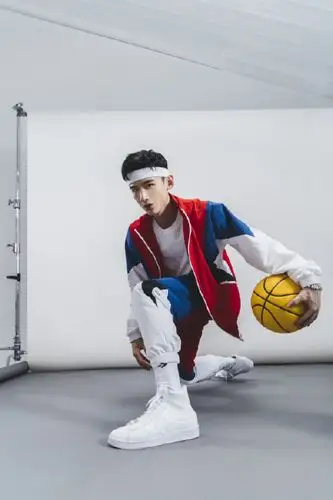 白敬亭代言converse匡威演绎全新proleather系列