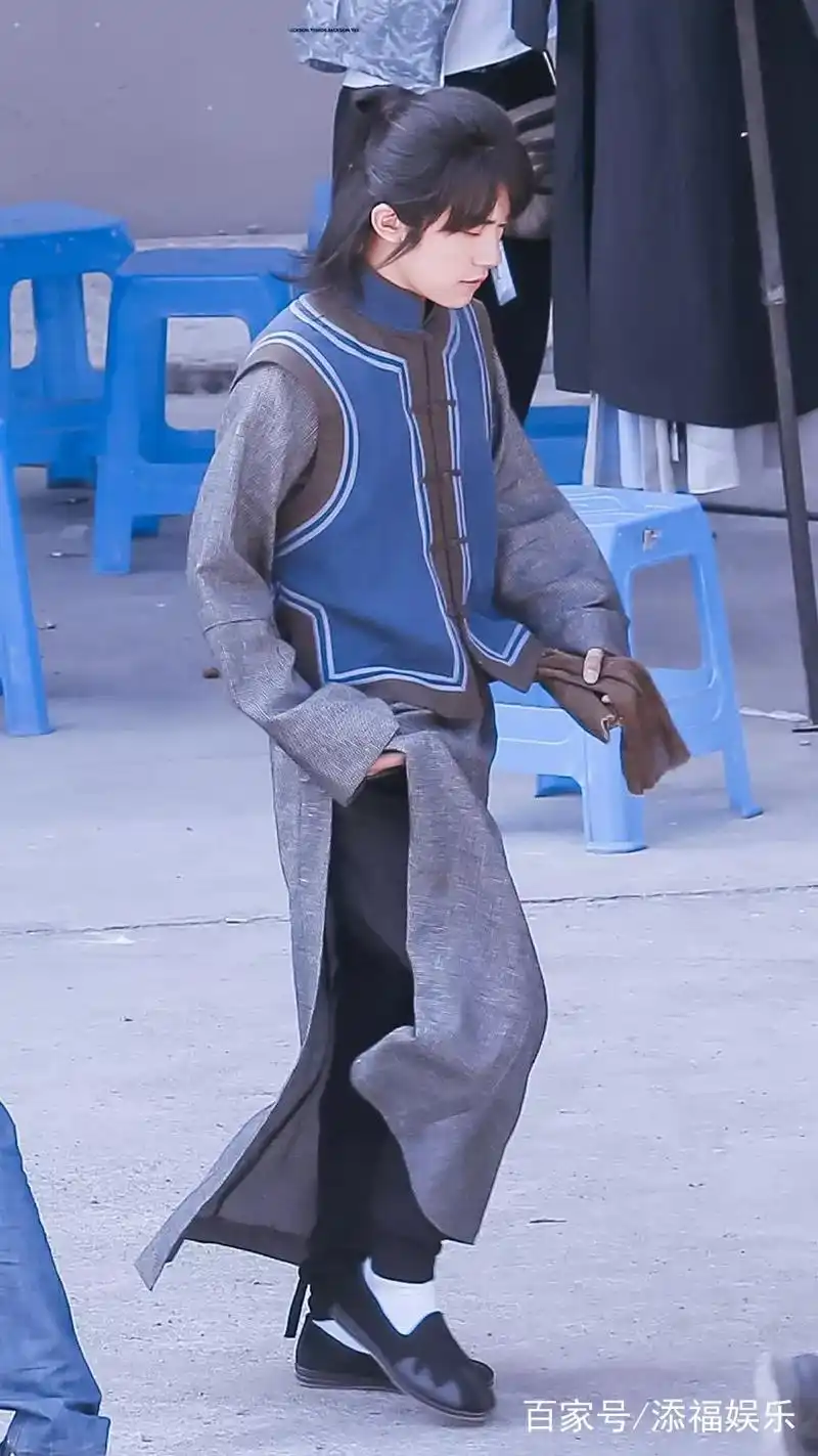 易烊千玺的新剧造型怎么有白头发,千玺最近压力太大了吗?