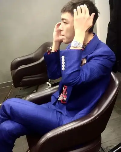 bigbang成员top入伍短发帅气入伍都和别人不一样