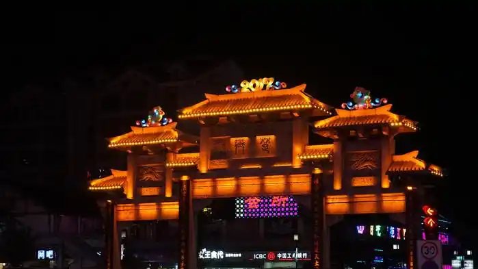 被誉为"宿迁夫子庙",当代"清明上河图"的楚街,是宿迁集购物,餐饮,休闲