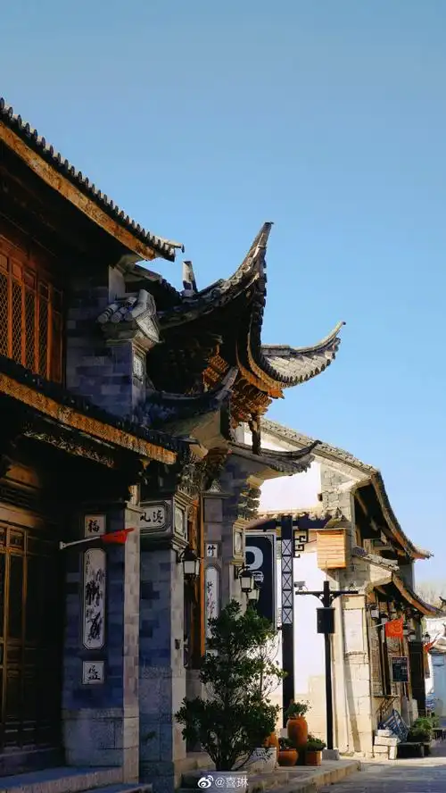 跟着云南当地朋友一起来到苍山,洱海之间的大理喜洲古镇,平均海拔1900