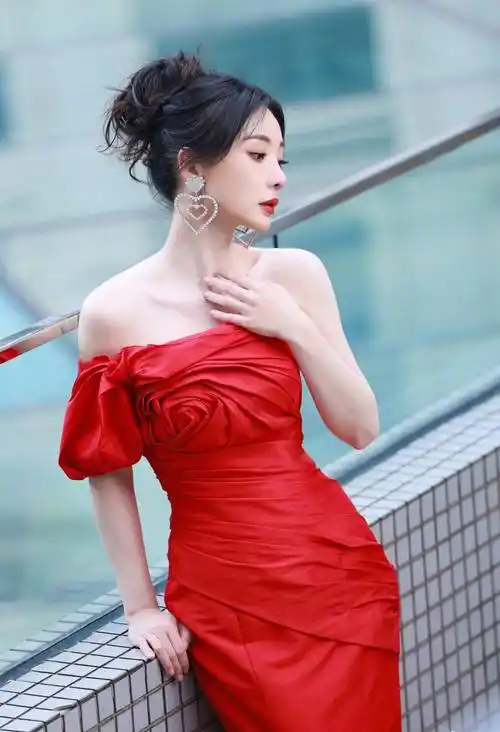 柳岩复古盘发红唇港风性感写真_眼睛_卷发_黑色