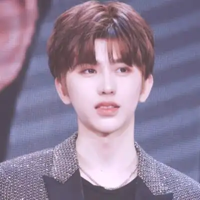 周锐蔡徐坤头像