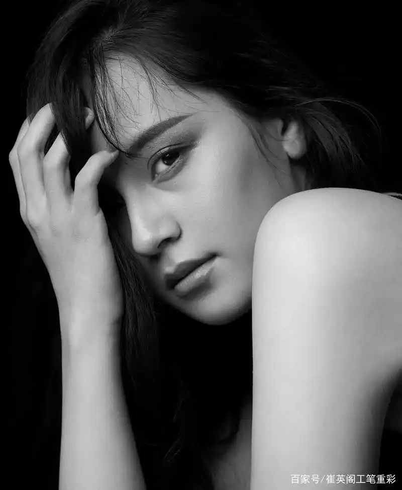 欣赏一组摄影师的"黑白灰人物肖像写真作品"永恒的黑白灰!