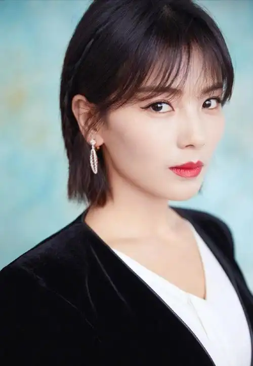 女人上年纪之后尽量别留这5款发型大妈感十足还没气质