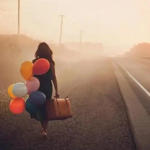 一个人走路并不孤单碑林路人诵读逢生安静