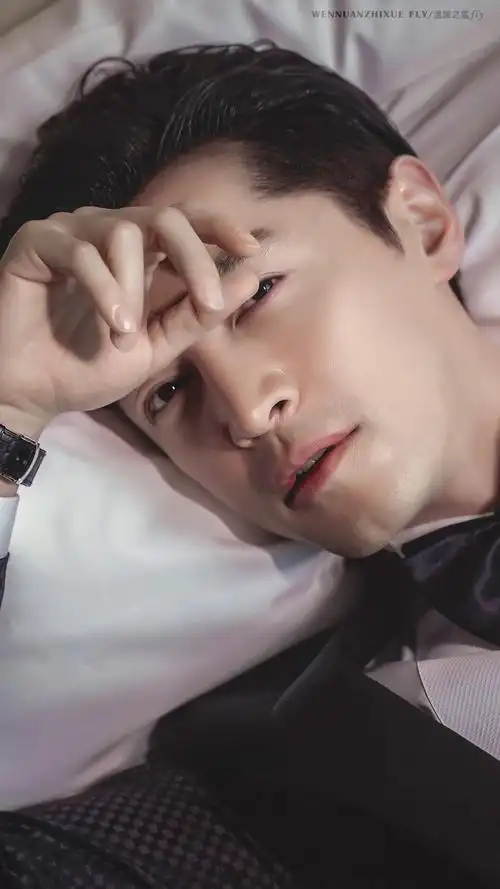 得给我男神胡歌盖个楼繁花深处寻一轮古月映梦如昼风雨归时载一叶诗书