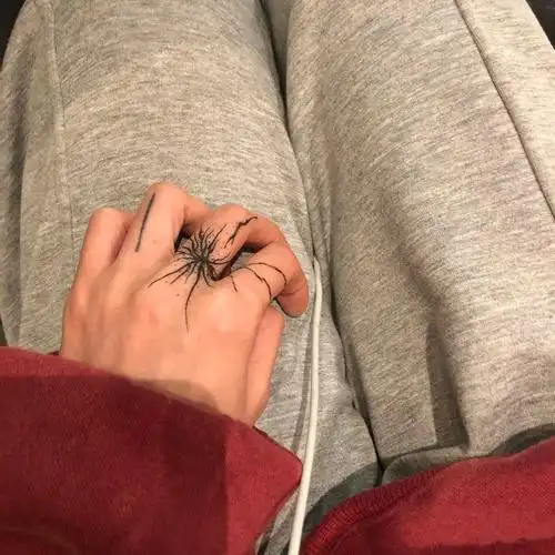 好看的手部纹身男女都适合的个性手部纹身4