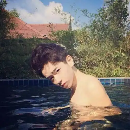 泳池韩范阳光男头
