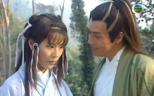 滕丽名饰演纪晓芙和杨不悔两个角色