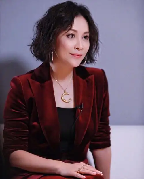 回顾:明明一把年纪能当奶奶了,非要演18岁少女,这些女星不知羞吗