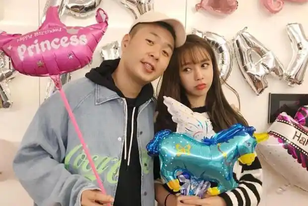 万蒂妮老公韩凌明揭秘上海美女主持万蒂妮婚姻现状老公是认识三十多年