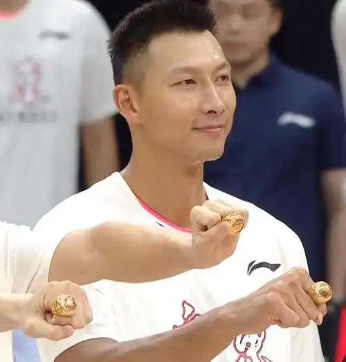 易建联7分钟得16分,网友惊呼:之前怕不是误诊了吧