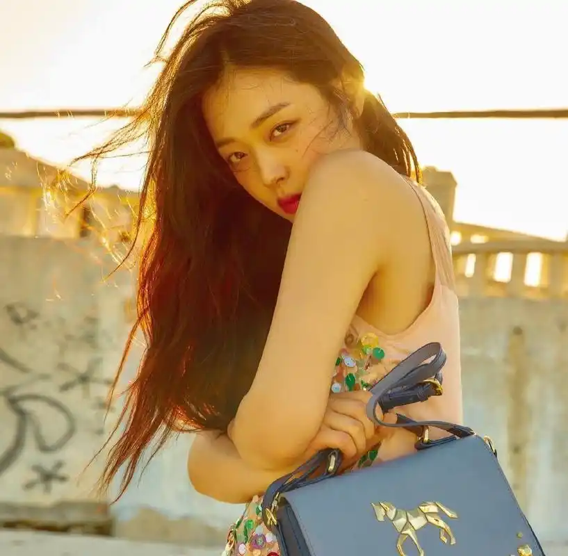 f(x)前成员崔雪莉发ins纪念慰安妇 涉及政治问题遭日本网友炮轰